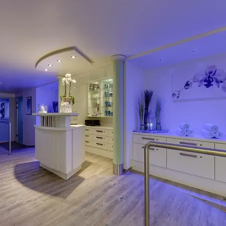 فندق Aquamarin 4*